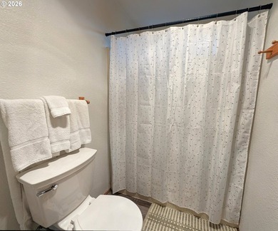 Wake up to sweeping views of the Chetco River, Pacific Ocean and - photo 18
