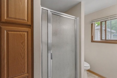 Experience the charm of lake living in this charming 3-bed - photo 18