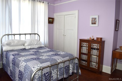 Welcome to the heart of the Garden District! Situated on a