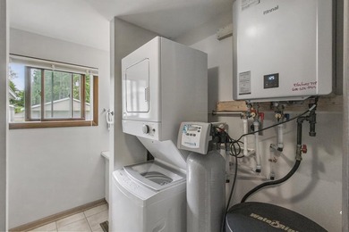 Experience the charm of lake living in this charming 3-bed - photo 19