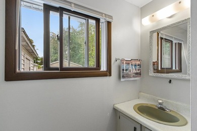Experience the charm of lake living in this charming 3-bed - photo 20
