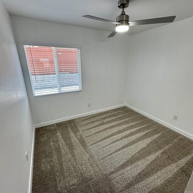 Beautifully updated single-story home: 4 bedrooms, 2 full baths - photo 21