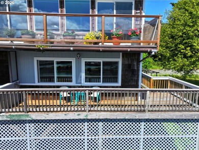 Wake up to sweeping views of the Chetco River, Pacific Ocean and - photo 21