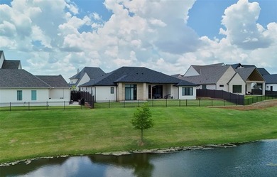 A true stunner in Lakes at Annecy! This single-story home by - photo 3
