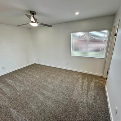 Beautifully updated single-story home: 4 bedrooms, 2 full baths - photo 24