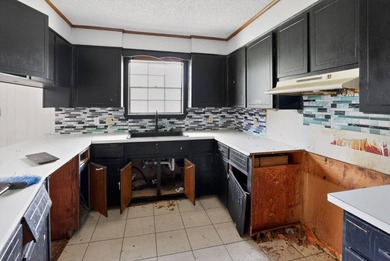 Investor special in established Southwest Pensacola! This 1,776 - photo 5