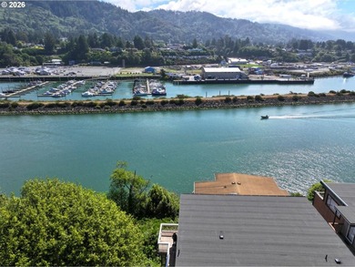 Wake up to sweeping views of the Chetco River, Pacific Ocean and - photo 25