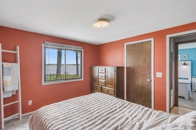 Experience the charm of lake living in this charming 3-bed - photo 25