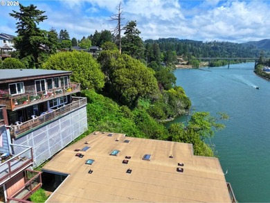 Wake up to sweeping views of the Chetco River, Pacific Ocean and - photo 26