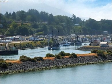 Wake up to sweeping views of the Chetco River, Pacific Ocean and - photo 27