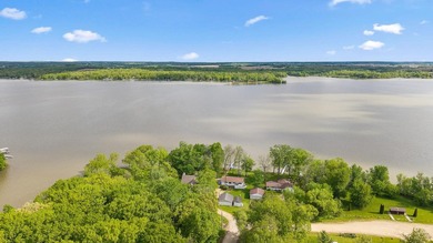 Experience the charm of lake living in this charming 3-bed - photo 32