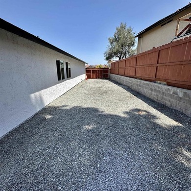 Beautifully updated single-story home: 4 bedrooms, 2 full baths - photo 33