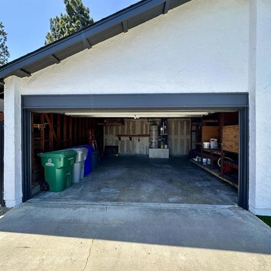 Beautifully updated single-story home: 4 bedrooms, 2 full baths - photo 34