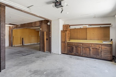 Beautifully remodeled 2-bedroom, 2-bathroom townhouse featuring - photo 38