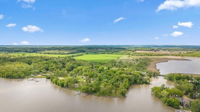 Experience the charm of lake living in this charming 3-bed - photo 39