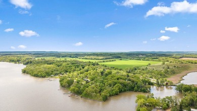 Experience the charm of lake living in this charming 3-bed - photo 40