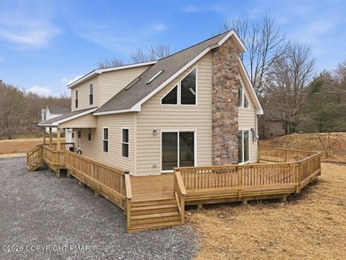 Lake Home For Sale in Albrightsville, Pennsylvania