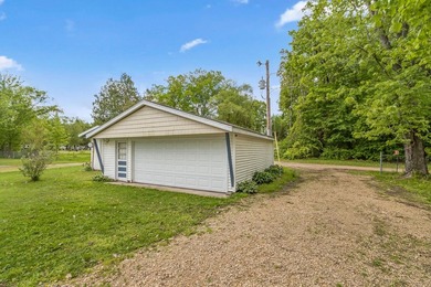Experience the charm of lake living in this charming 3-bed - photo 54