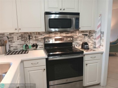 (private lake, pond, creek) Condo For Sale in Tamarac Florida