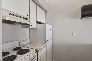 Great price! 910 Sq. Ft., two story condo in convenient Hampton - photo 8