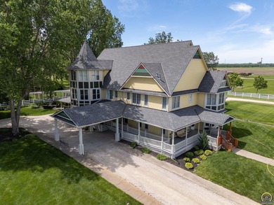 The Veranda Venue - Premier Wedding &amp; Event Estate in Lawrence