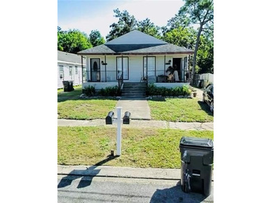 Lake Pontchartrain Townhome/Townhouse Active Under Contract in New Orleans Louisiana