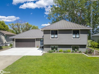 WARM AND INVITING! THIS BEAUTIFUL 3 BEDROOM IS FANTASTIC! A MUST - photo 1