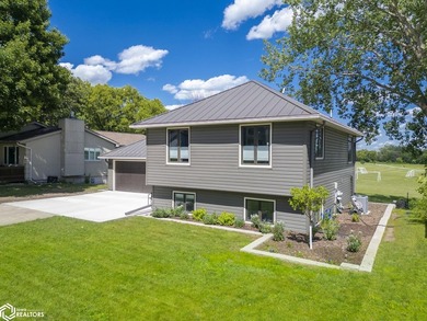 WARM AND INVITING! THIS BEAUTIFUL 3 BEDROOM IS FANTASTIC! A MUST - photo 3