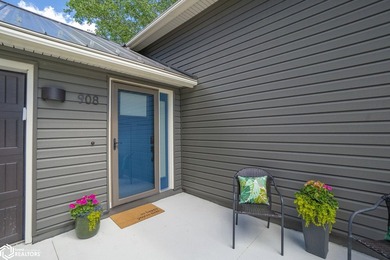 WARM AND INVITING! THIS BEAUTIFUL 3 BEDROOM IS FANTASTIC! A MUST - photo 4