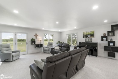 WARM AND INVITING! THIS BEAUTIFUL 3 BEDROOM IS FANTASTIC! A MUST - photo 8