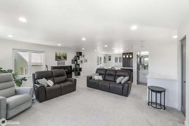 WARM AND INVITING! THIS BEAUTIFUL 3 BEDROOM IS FANTASTIC! A MUST - photo 9