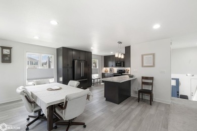 WARM AND INVITING! THIS BEAUTIFUL 3 BEDROOM IS FANTASTIC! A MUST - photo 10