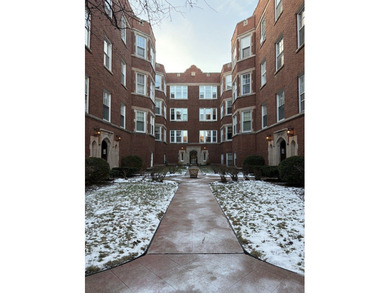 Lake Michigan - Cook County Condo Active Under Contract in Evanston Illinois