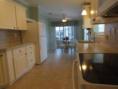 Are you looking for a beautiful home, located on an interior lot - photo 3