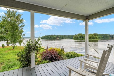 Sellers are taking a loss! This custom-built home with - photo 11