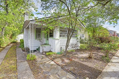 **INVESTOR SPECIAL**UPDATED***GREAT LOCATION** Welcome home to - photo 1