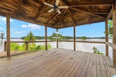 Sellers are taking a loss! This custom-built home with - photo 13