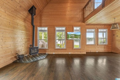 Sellers are taking a loss! This custom-built home with - photo 17