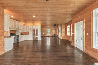 Sellers are taking a loss! This custom-built home with - photo 28