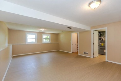 Beautiful Raised Ranch with stunning Sakonnet River views, set - photo 32