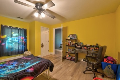 Welcome home to this beautifully updated 4-bedroom, 3-bath - photo 5