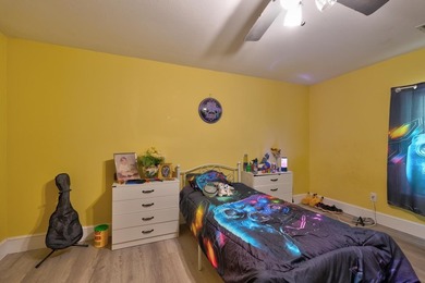 Welcome home to this beautifully updated 4-bedroom, 3-bath - photo 6