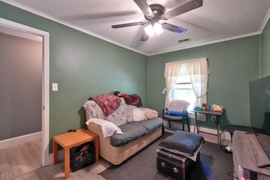 Welcome home to this beautifully updated 4-bedroom, 3-bath - photo 8