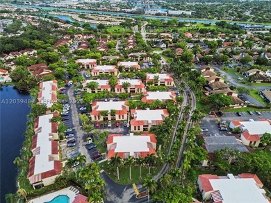 Spacious 2 Bedroom, 2 Bathroom condo locate on the 1 St floor - photo 3
