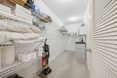 Beautifully updated and fully furnished ground-floor 1BR/1.5BA - photo 13