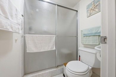 Beautifully updated and fully furnished ground-floor 1BR/1.5BA - photo 14