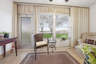 Beautifully updated and fully furnished ground-floor 1BR/1.5BA - photo 16