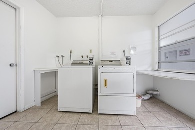 Beautifully updated and fully furnished ground-floor 1BR/1.5BA - photo 18