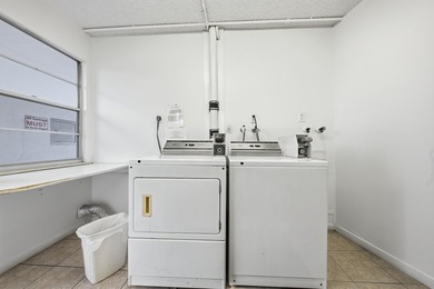 Beautifully updated and fully furnished ground-floor 1BR/1.5BA - photo 19
