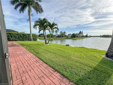STOP SCROLLING-THIS IS THE WATERFRONT HOME EVERYONE WAITS FOR! - photo 20